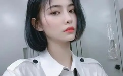 车展女模跳钢管舞走光露乳